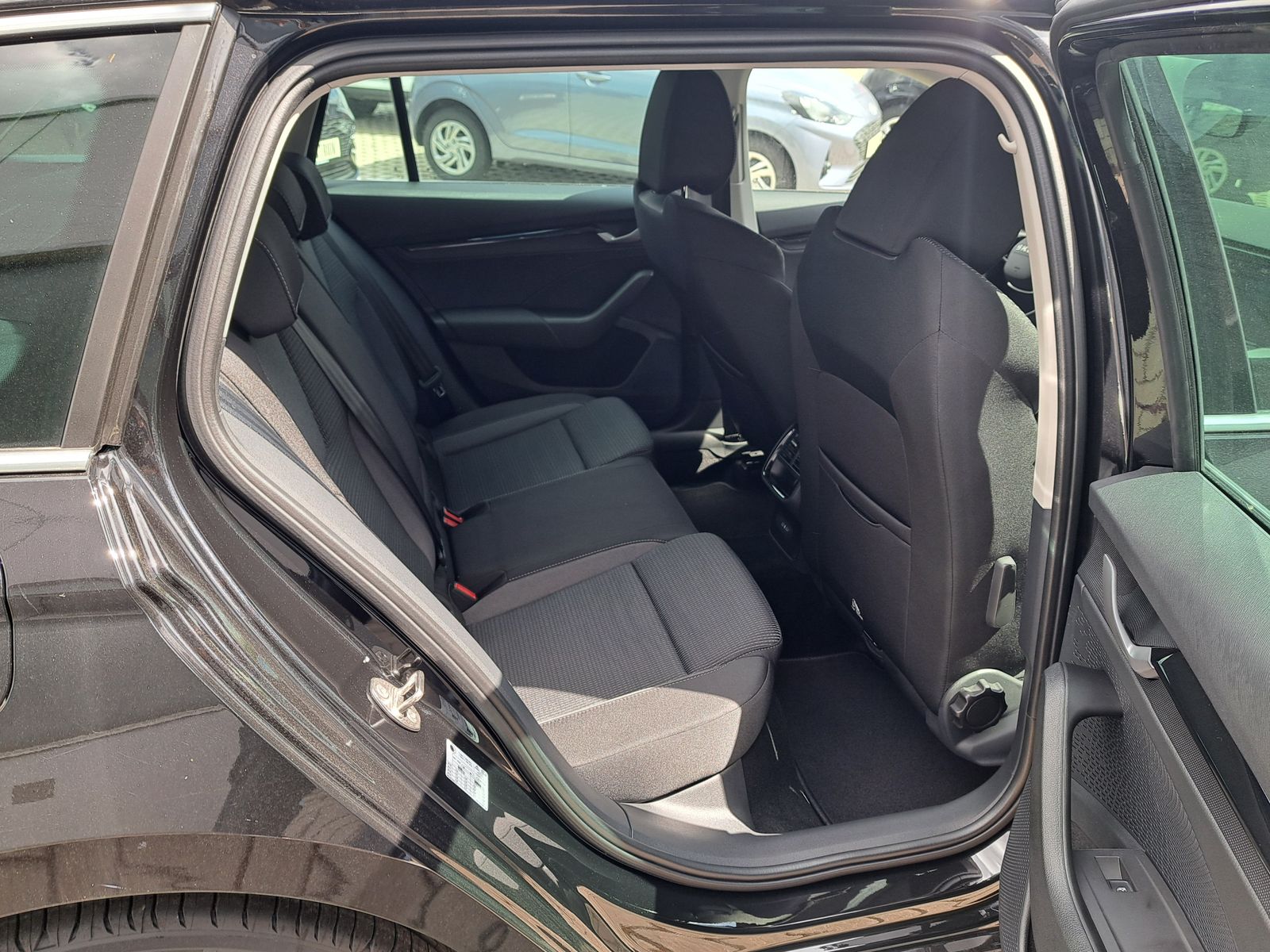 Fahrzeugabbildung SKODA Octavia 2.0 TDI Selection LED KAMERA SITZHEIZUNG