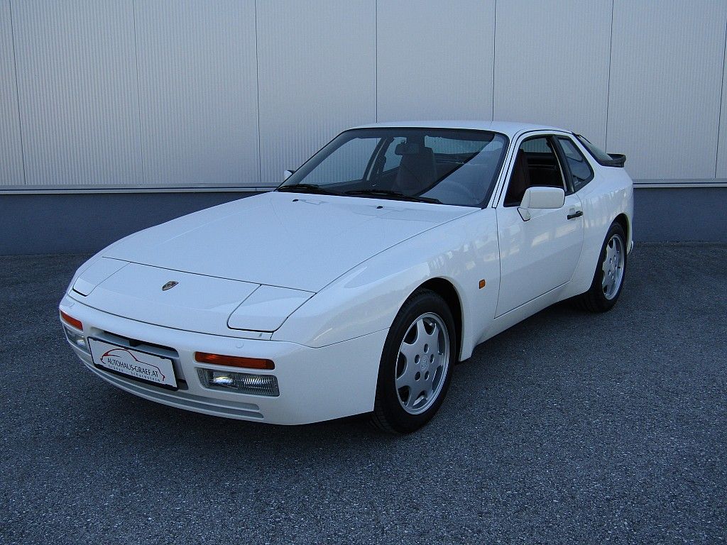 Porsche 944