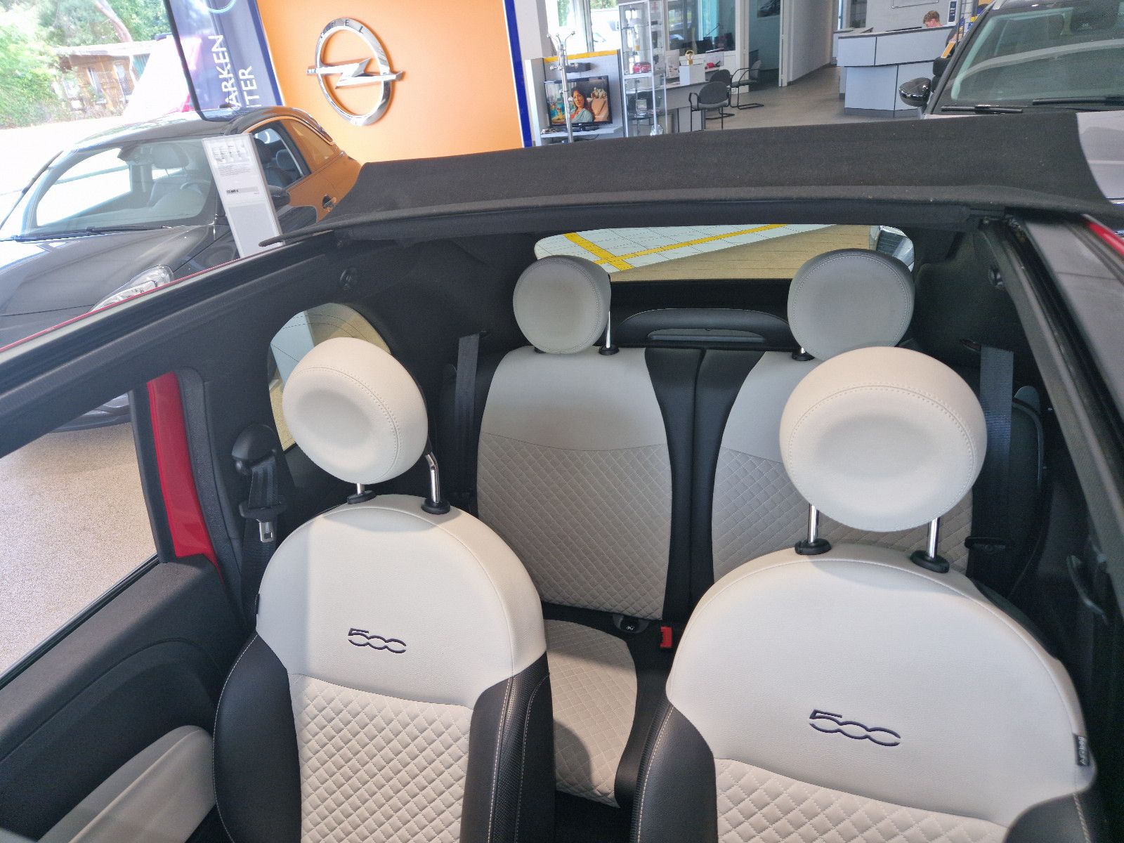 Fahrzeugabbildung Fiat 500C 1.0 GSE N3 Hybrid DOLCEVITA PDC