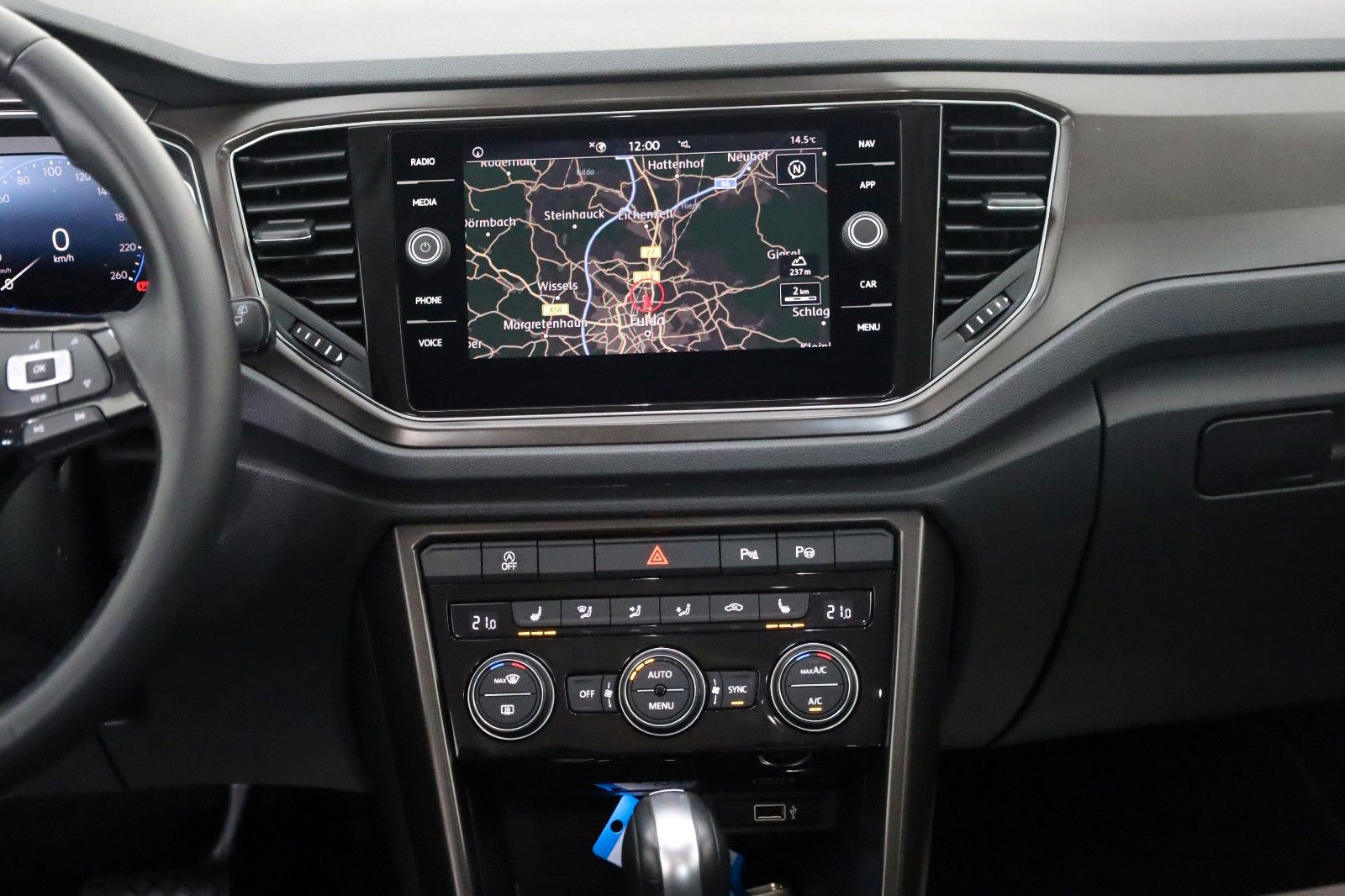 Fahrzeugabbildung Volkswagen T-Roc Style Navi,SH,PDC,ACC,AHK,SR+WR