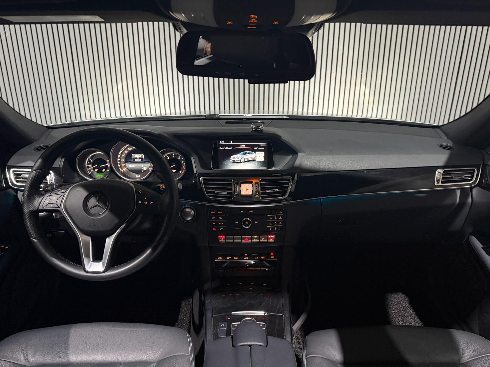 Mercedes-Benz E 300 Limousine E 300 CGI BlueEfficiency 4Matic