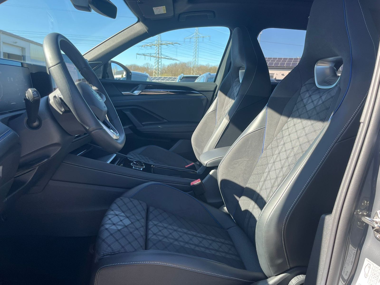 Image du véhicule Volkswagen Tiguan 2.0 TDI 4M R-Line PANO*H&amp;K*AHK*MATRIX*20".