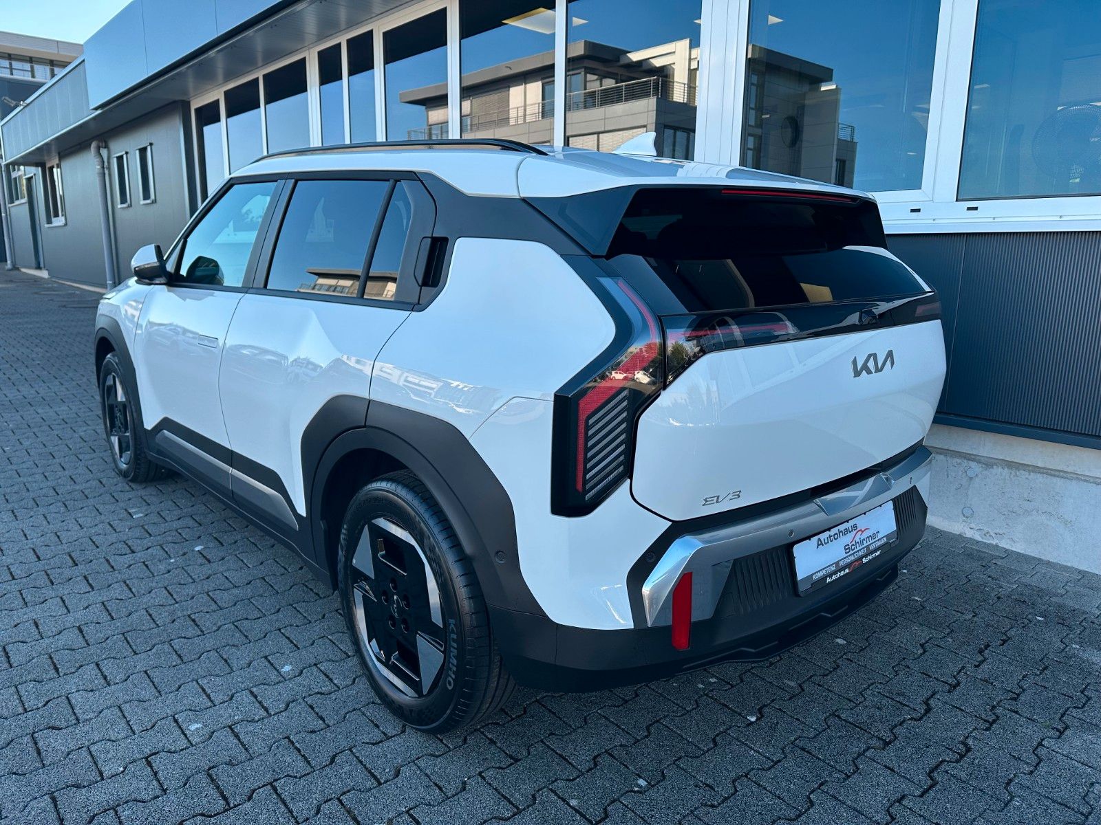 Fahrzeugabbildung Kia EV3 81.4 EARTH WIC UPG DWP