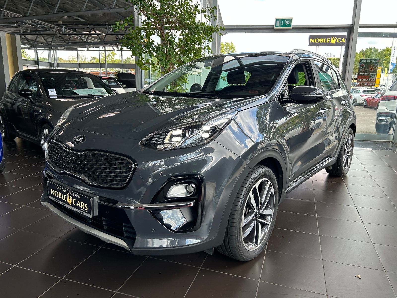 Fahrzeugabbildung Kia Sportage Platinum Edition 4WD PANO LEDER 19"