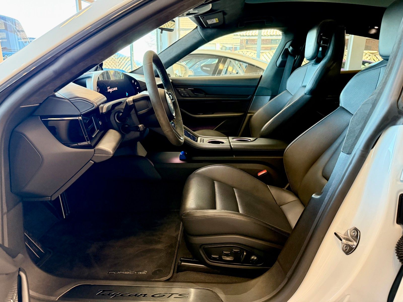 Fahrzeugabbildung Porsche Taycan GTS Panorama/ACC/21Zoll/Keyless