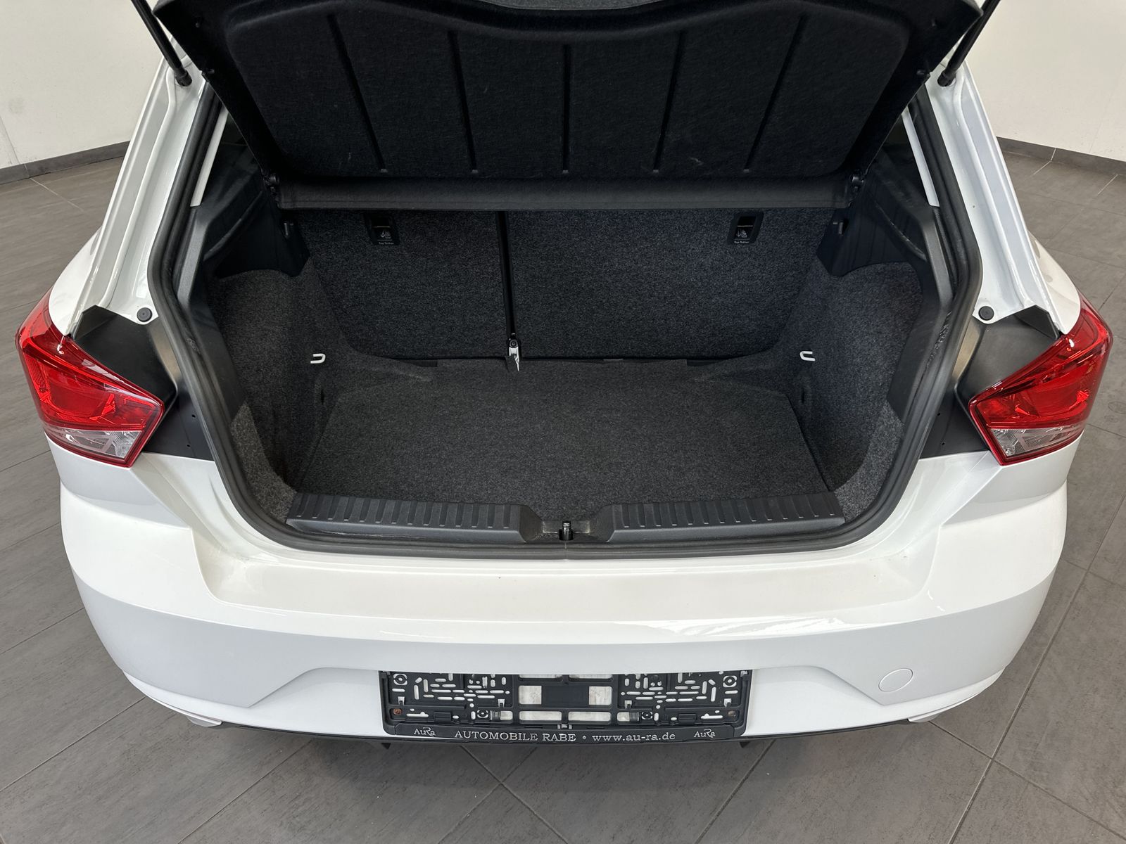 Fahrzeugabbildung SEAT Ibiza 5-Türer 1.0 TSI Style LED+TEMP+SPURHALTE