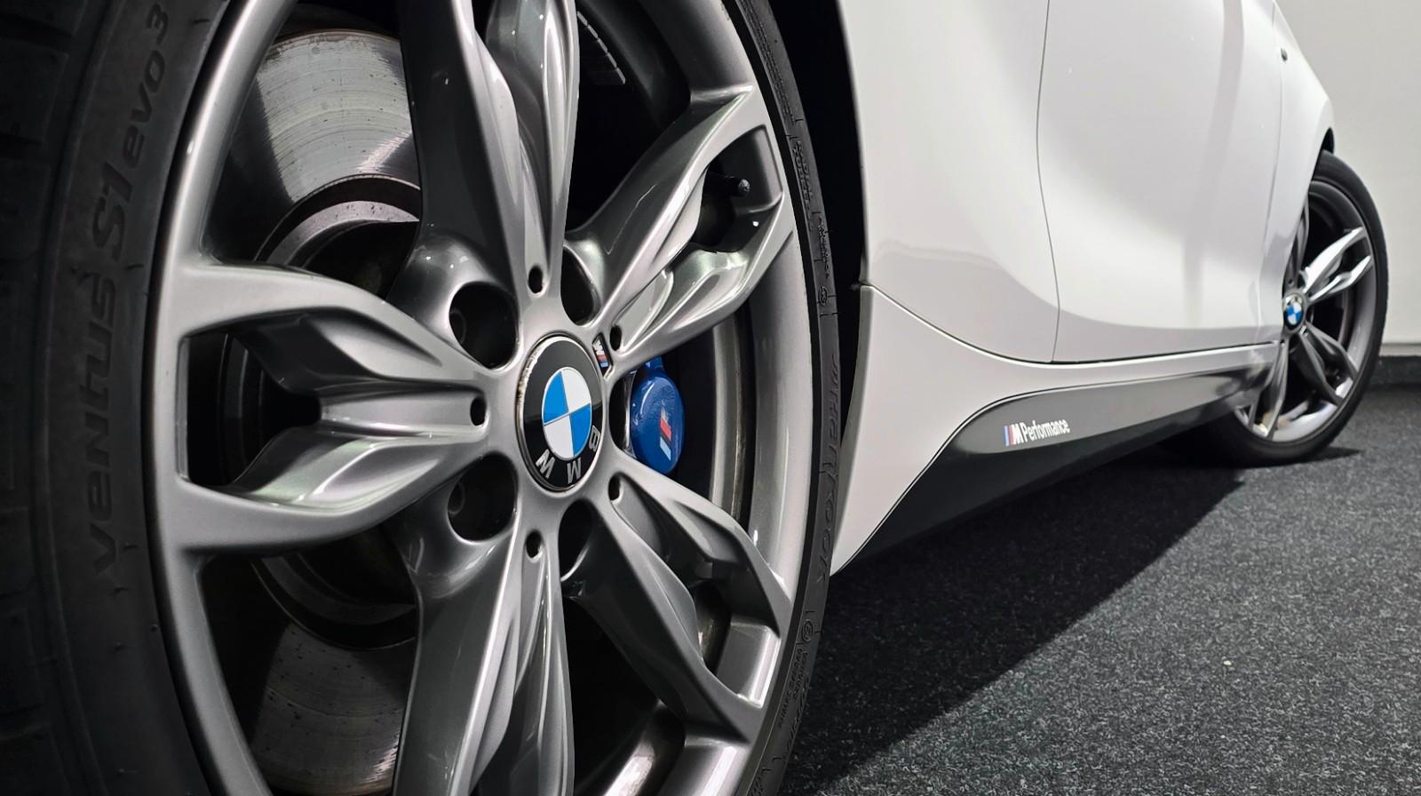 BMW M135 M135I*NAVI PROF*HARMAN KARDON*BASTUCK*LEDER*AUTO | 320 ch | BMW M135I | GPS PROF