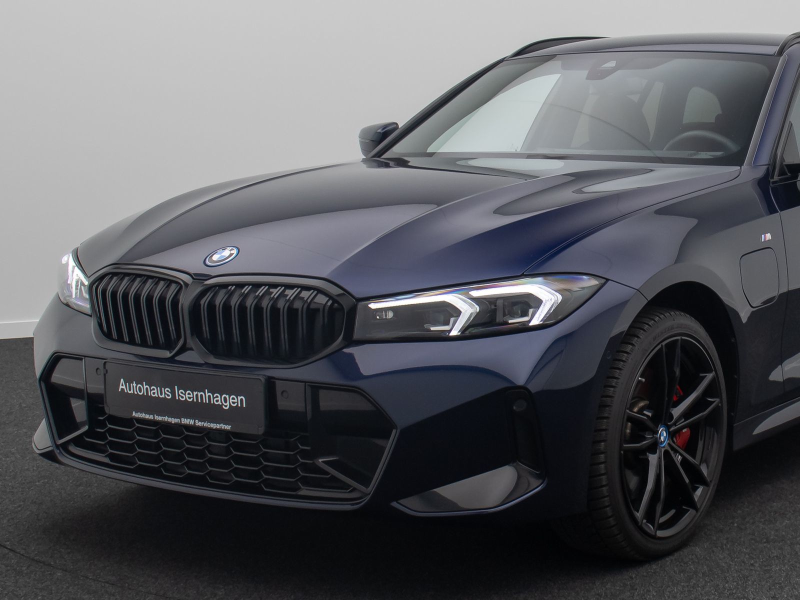 Fahrzeugabbildung BMW 330e xD M Sport H/K AHK HUD Kamera DAB Komfort