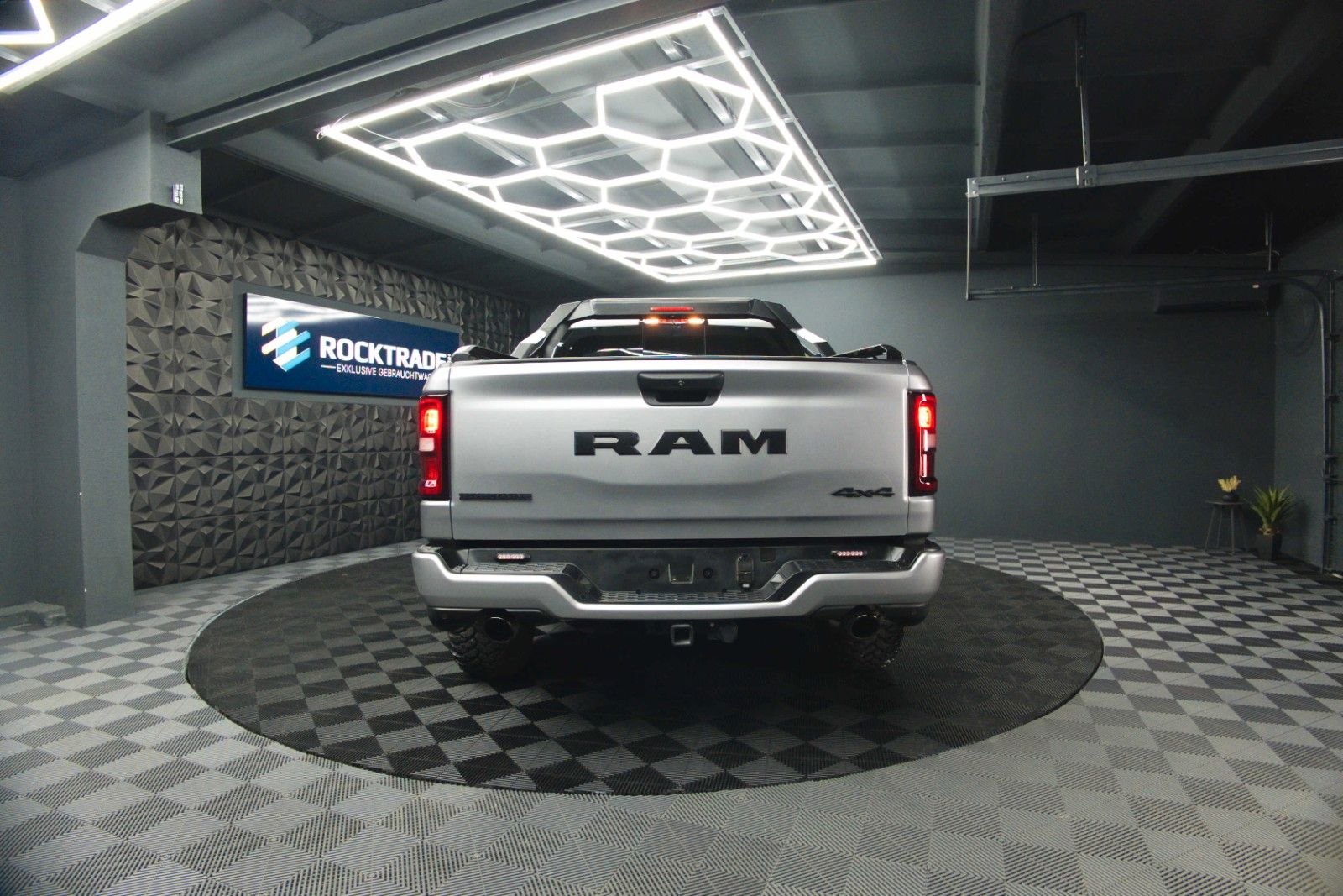 Fahrzeugabbildung Dodge RAM 3.0 MY 25 TWIN TURBO Offroad Night ACC 19%