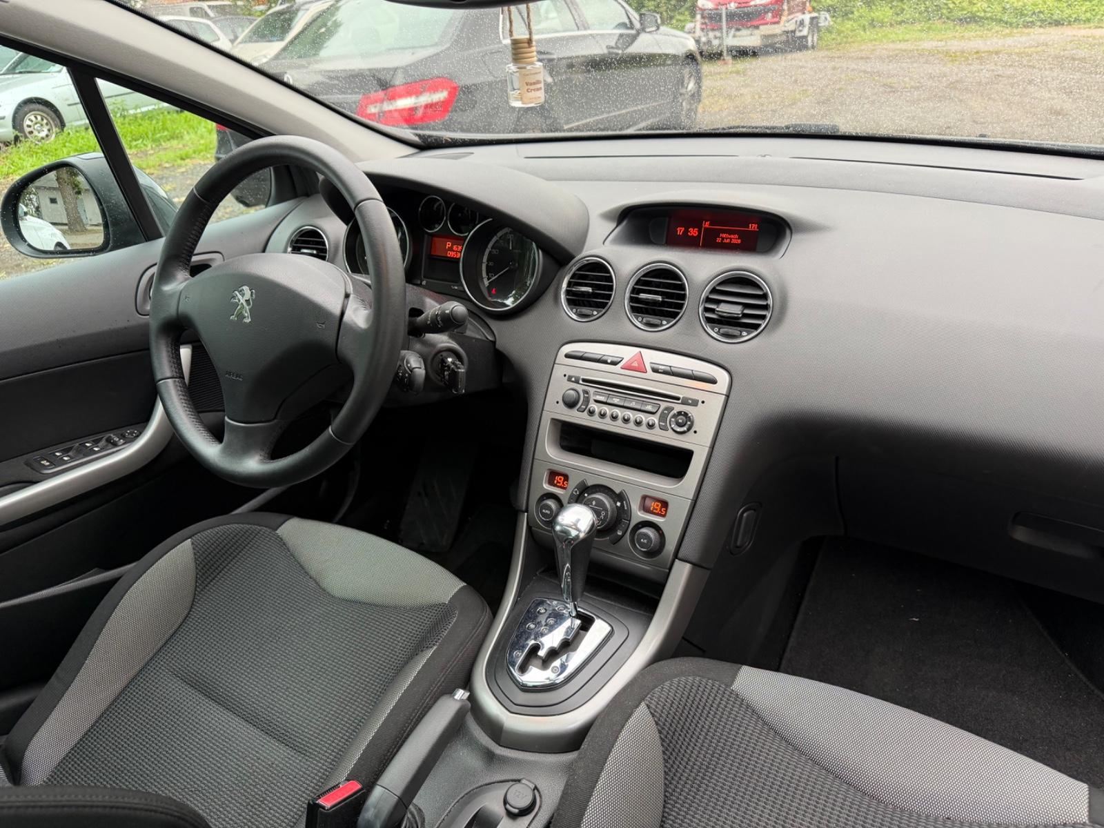 Peugeot 308 2012 — photo 22
