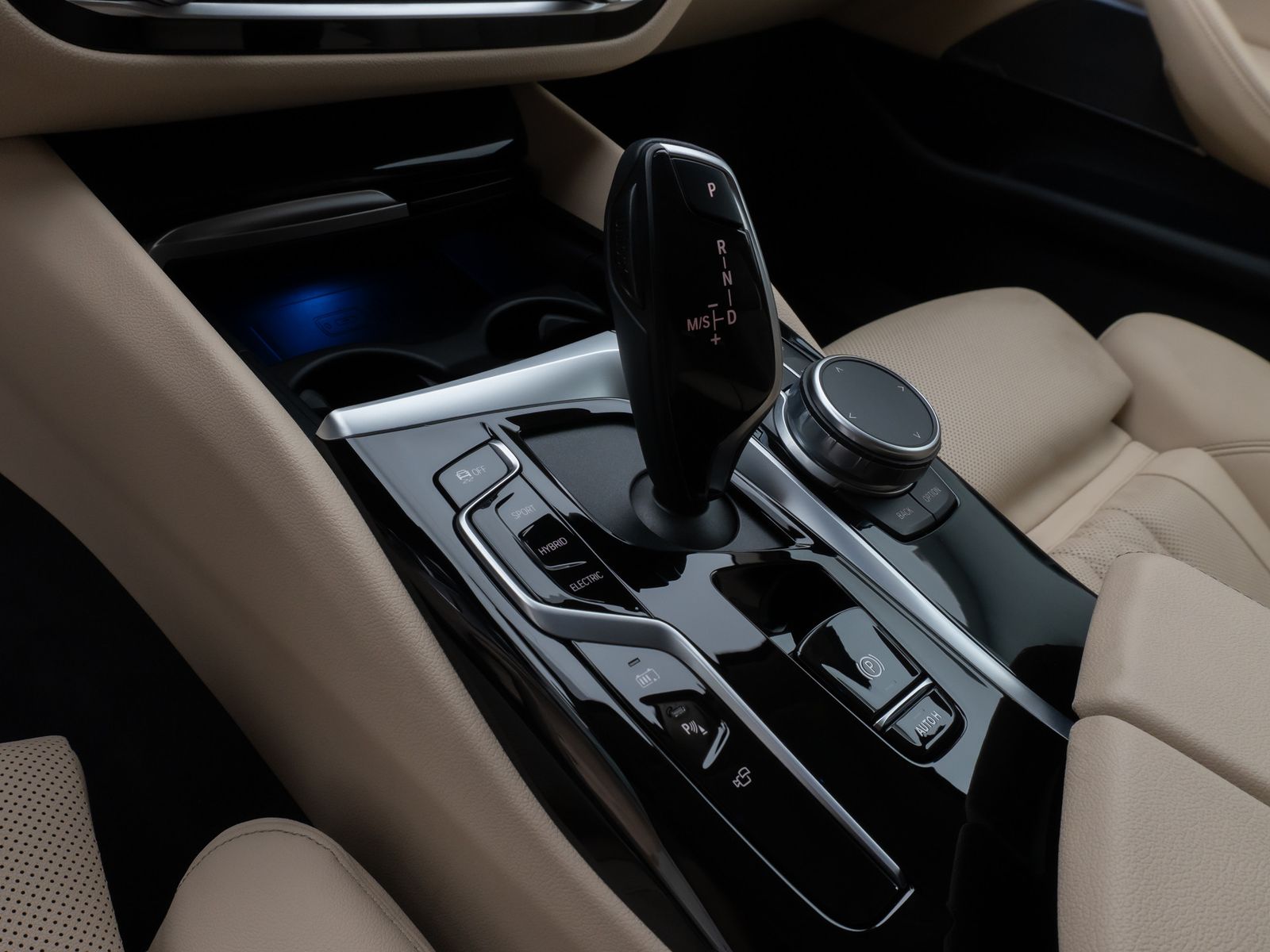 Fahrzeugabbildung BMW 530e Laser 360° HUD DAB H/K Komfort Alarm Sport