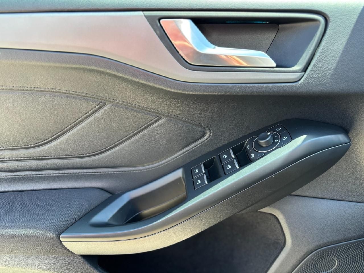 Fahrzeugabbildung Ford Focus Turnier Titanium