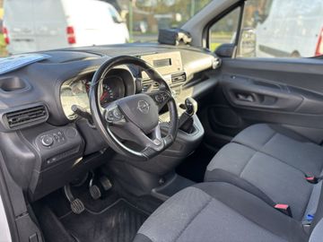 Fotografie des Opel Combo Cargo 1.5 D Edition AHK