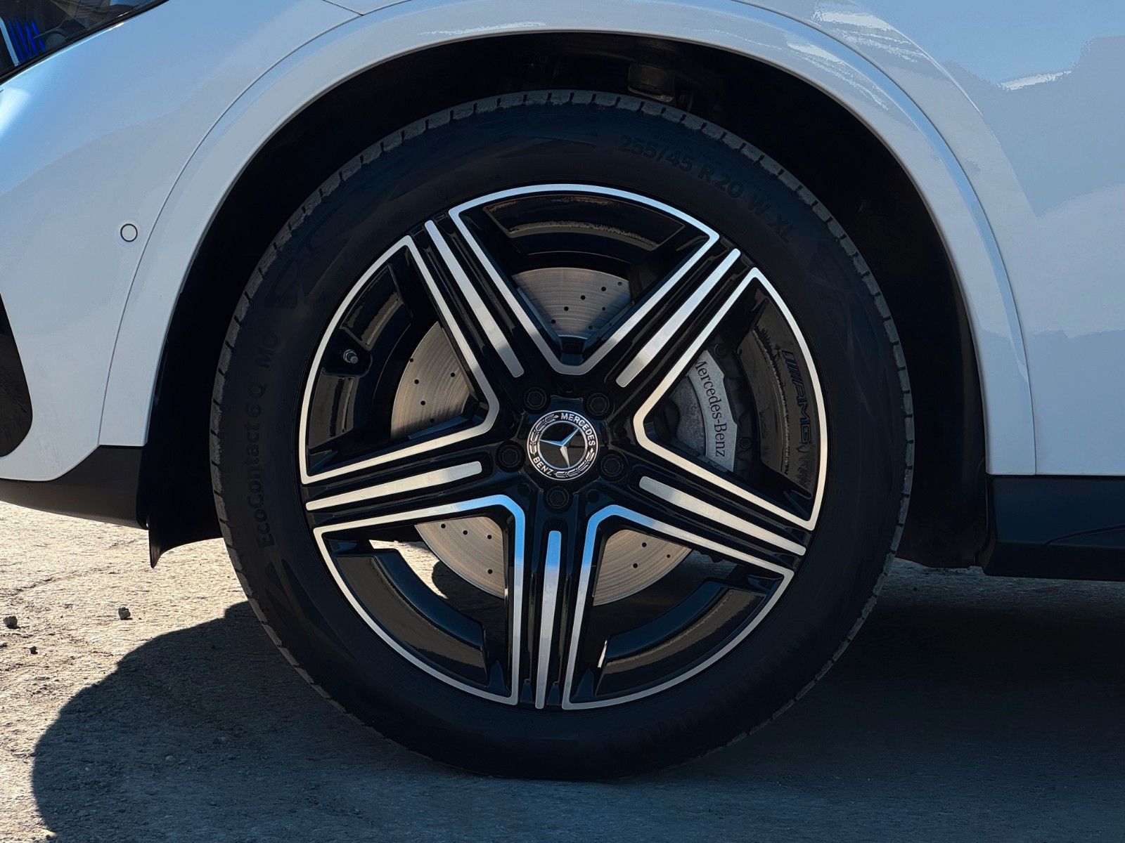 Fahrzeugabbildung Mercedes-Benz GLC 200 4M AMG + Pano Standhzg Burmester ACC AHK