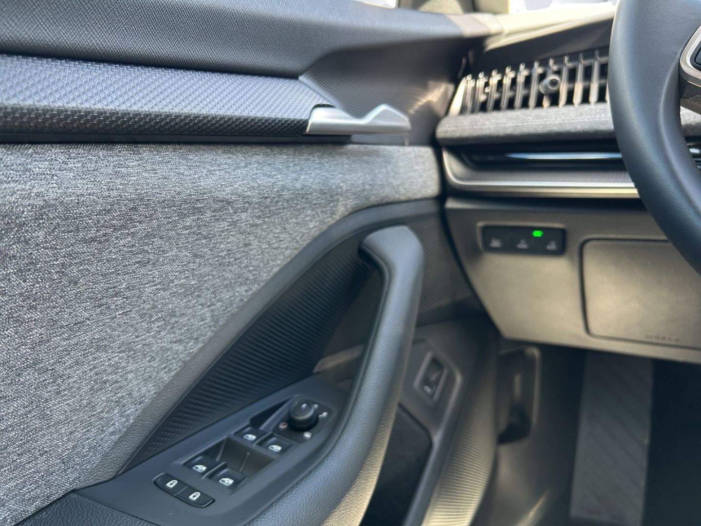 Superb Combi 2.0 TDI DSG 110kW LED AHZV Sitzheiz