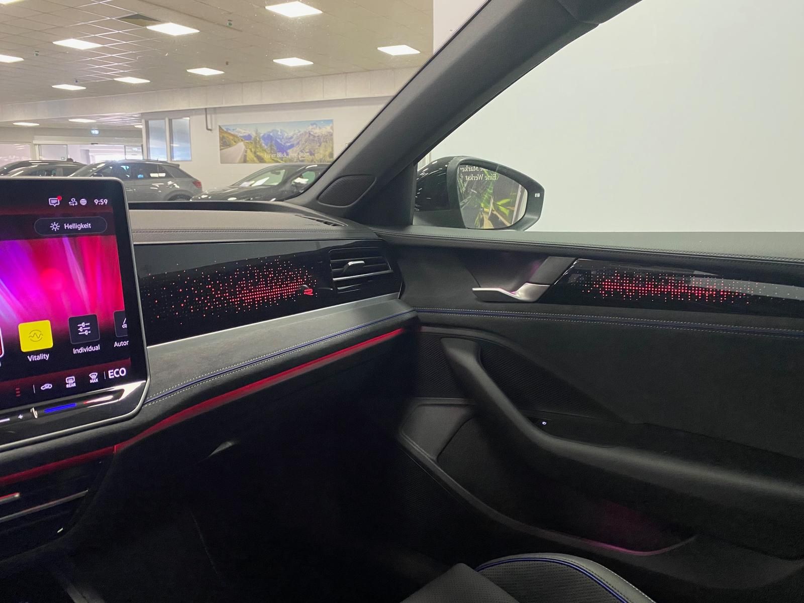 Fahrzeugabbildung Volkswagen Passat Variant 1.5 TSI eHybrid DCC R-Line