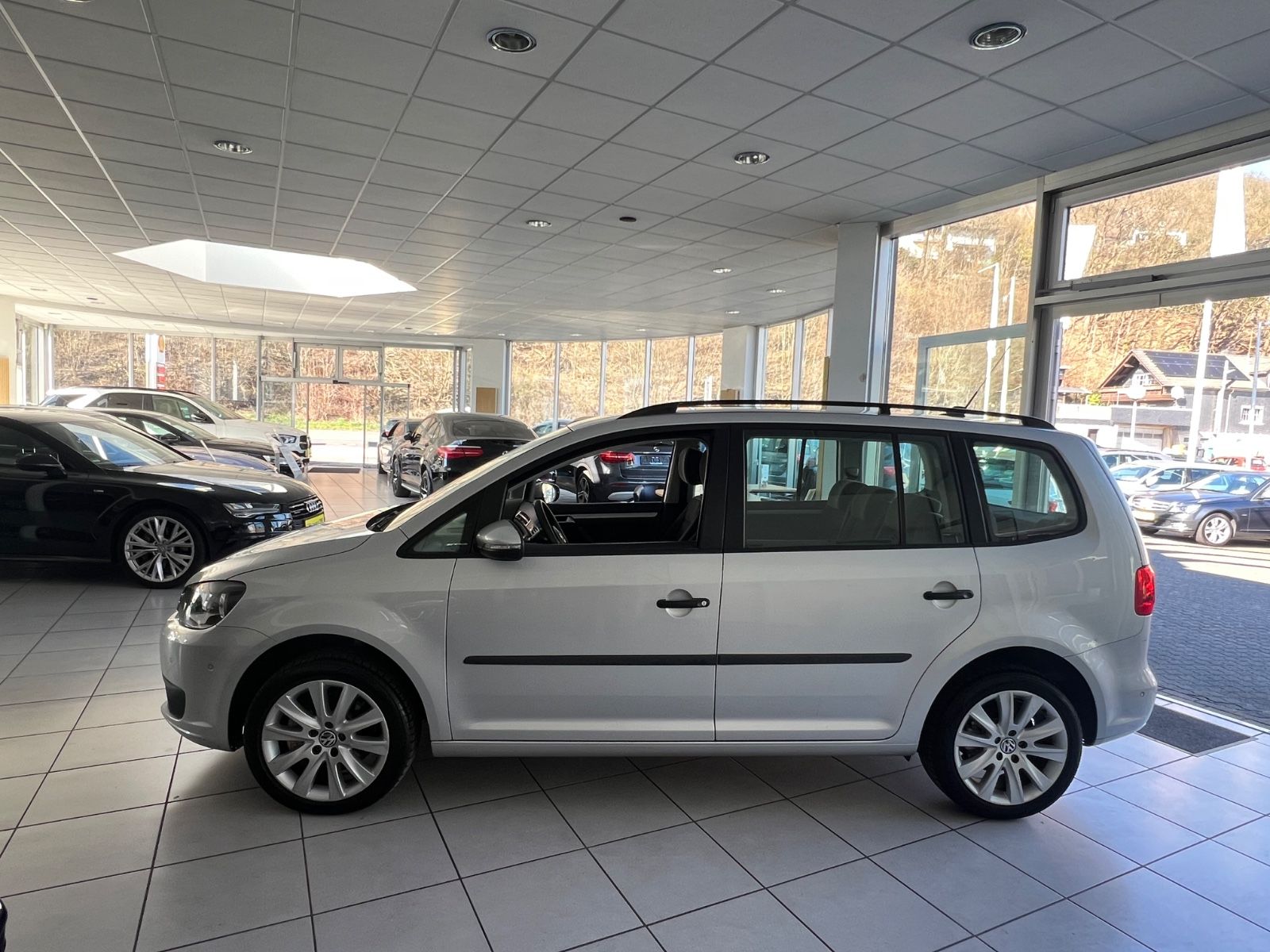 Fahrzeugabbildung Volkswagen Touran 2.0 TDI DSG