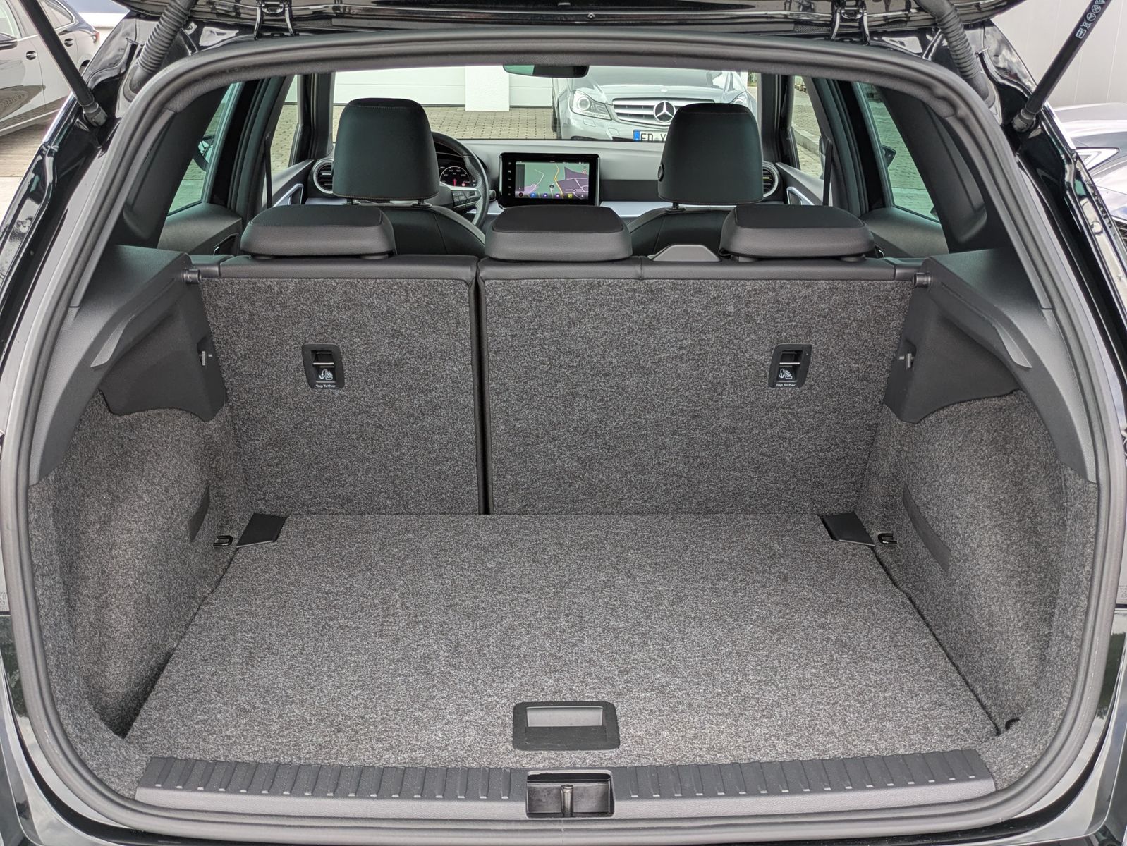Fahrzeugabbildung SEAT Arona 1.0 TSI FR DSG AHK*ACC*LED*APP*DAB*KAMERA