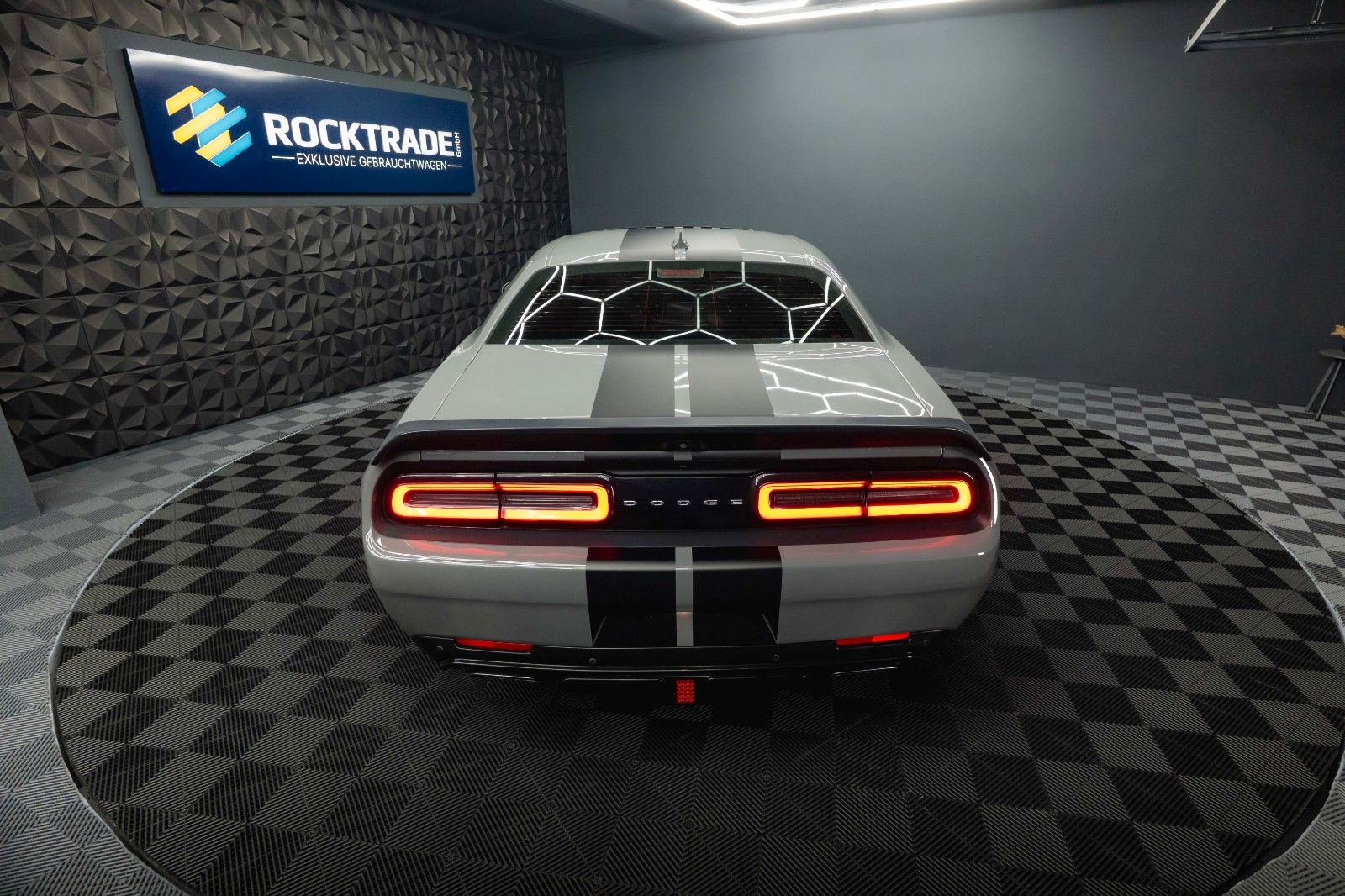 Fahrzeugabbildung Dodge Challenger 6.4 V8 SRT 392 R/T SCAT PACK WIDEBODY