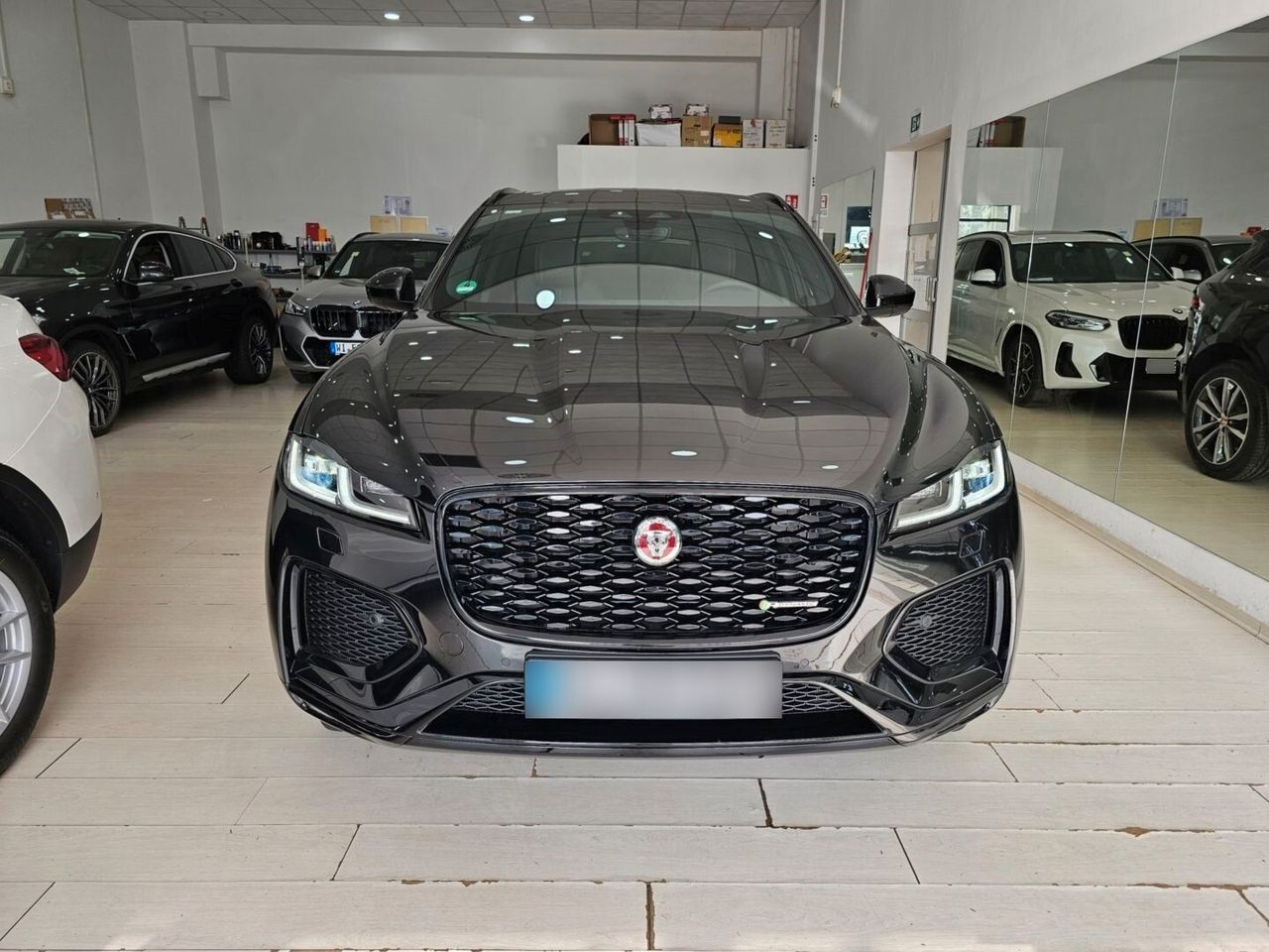 Jaguar F-Pace 2.0 D 204 CV AWD aut. R-Dynamic SE imagem 3