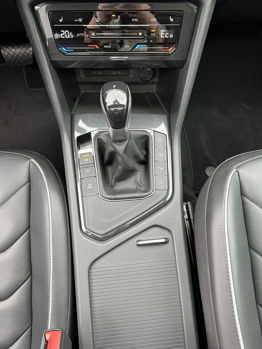 Fahrzeugabbildung Volkswagen Tiguan 1.4 eHybrid DSG Elegance NAV+LED+AHK+PANO