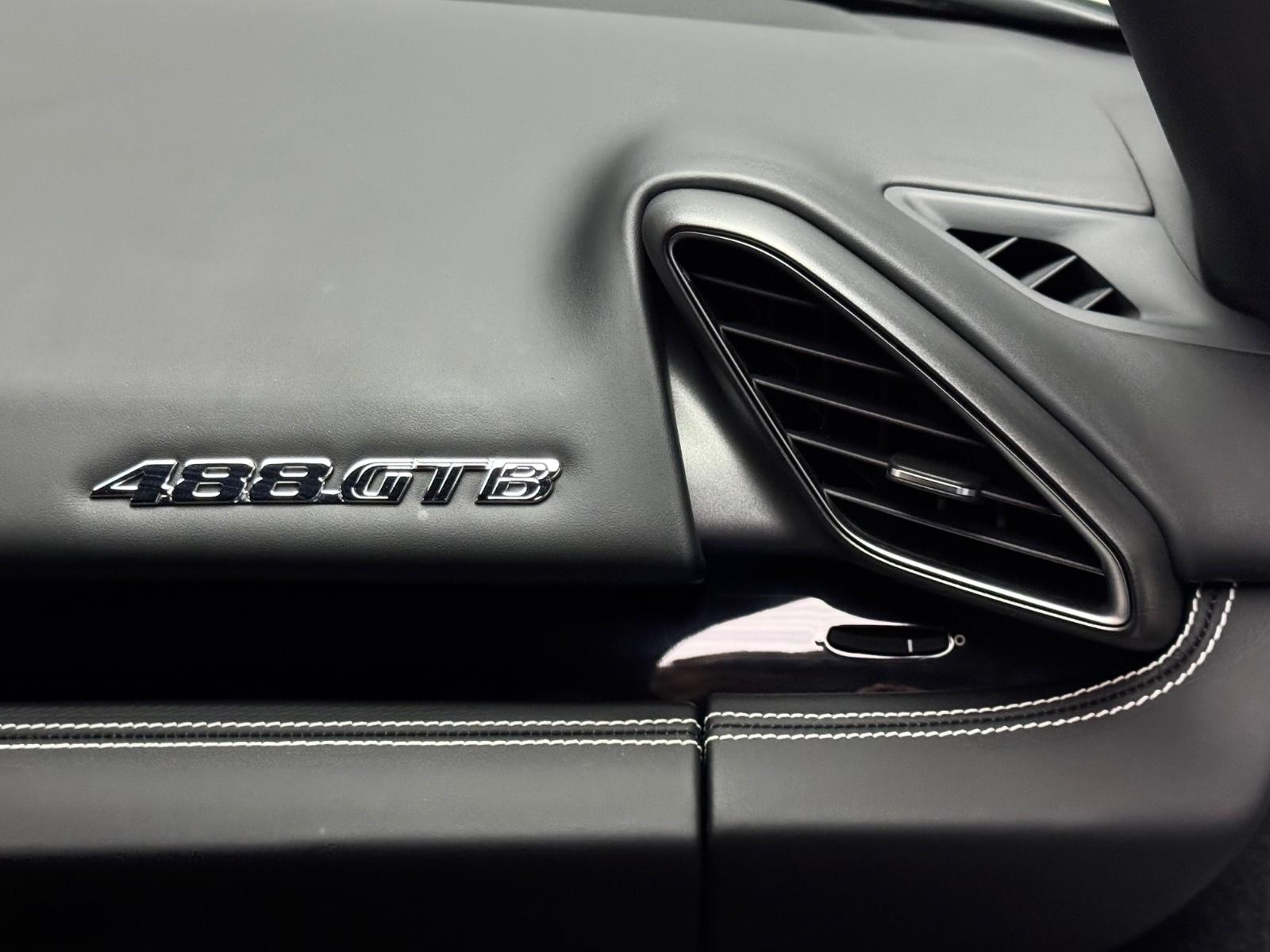 FERRARI 488 GTB CARBON RACING