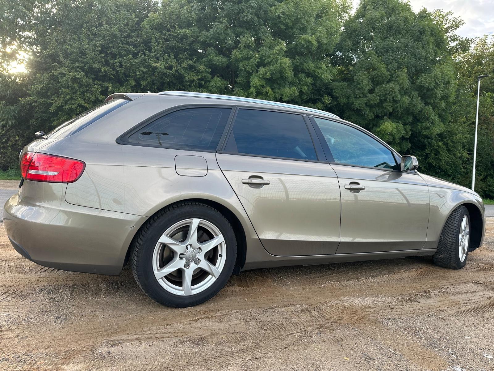 Audi A4 2010 — photo 8