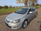 Opel Astra J Lim. 5-trg. Sport Navi*Xenon*Kamera*AHK - Opel Astra aus 2010 mit Diesel-Antrieb