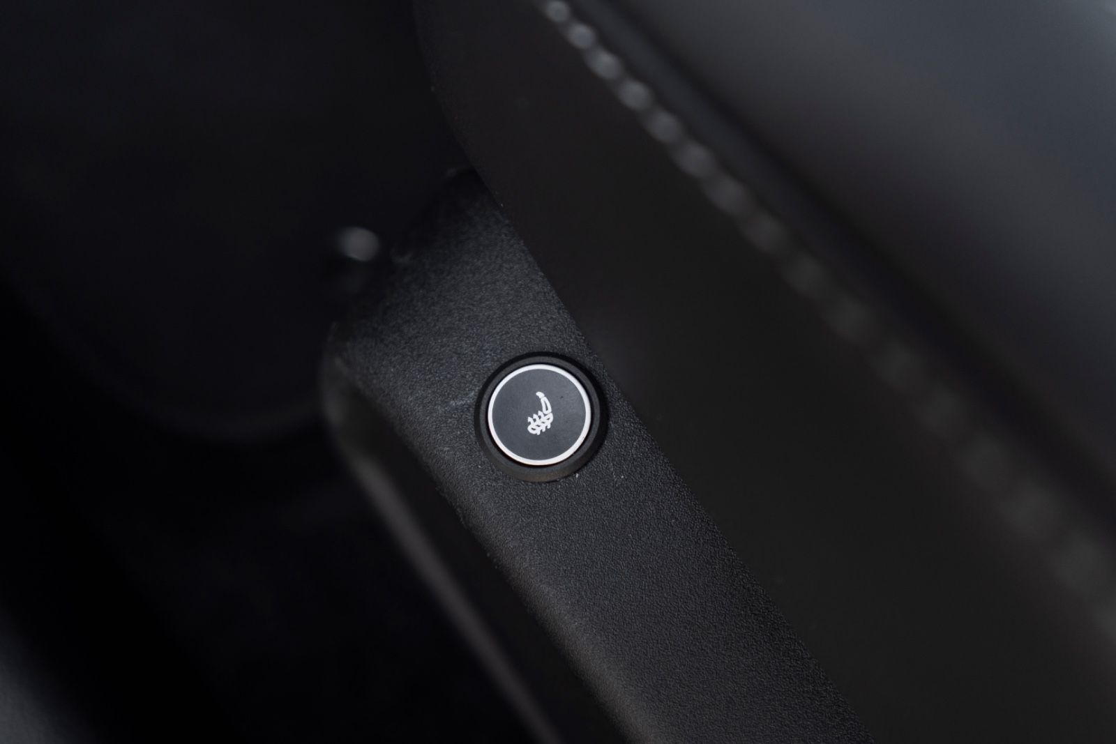 Fahrzeugabbildung Dodge Charger 5,7L DAYTONA WIDEBODY ALPINE CARPLAY KAM