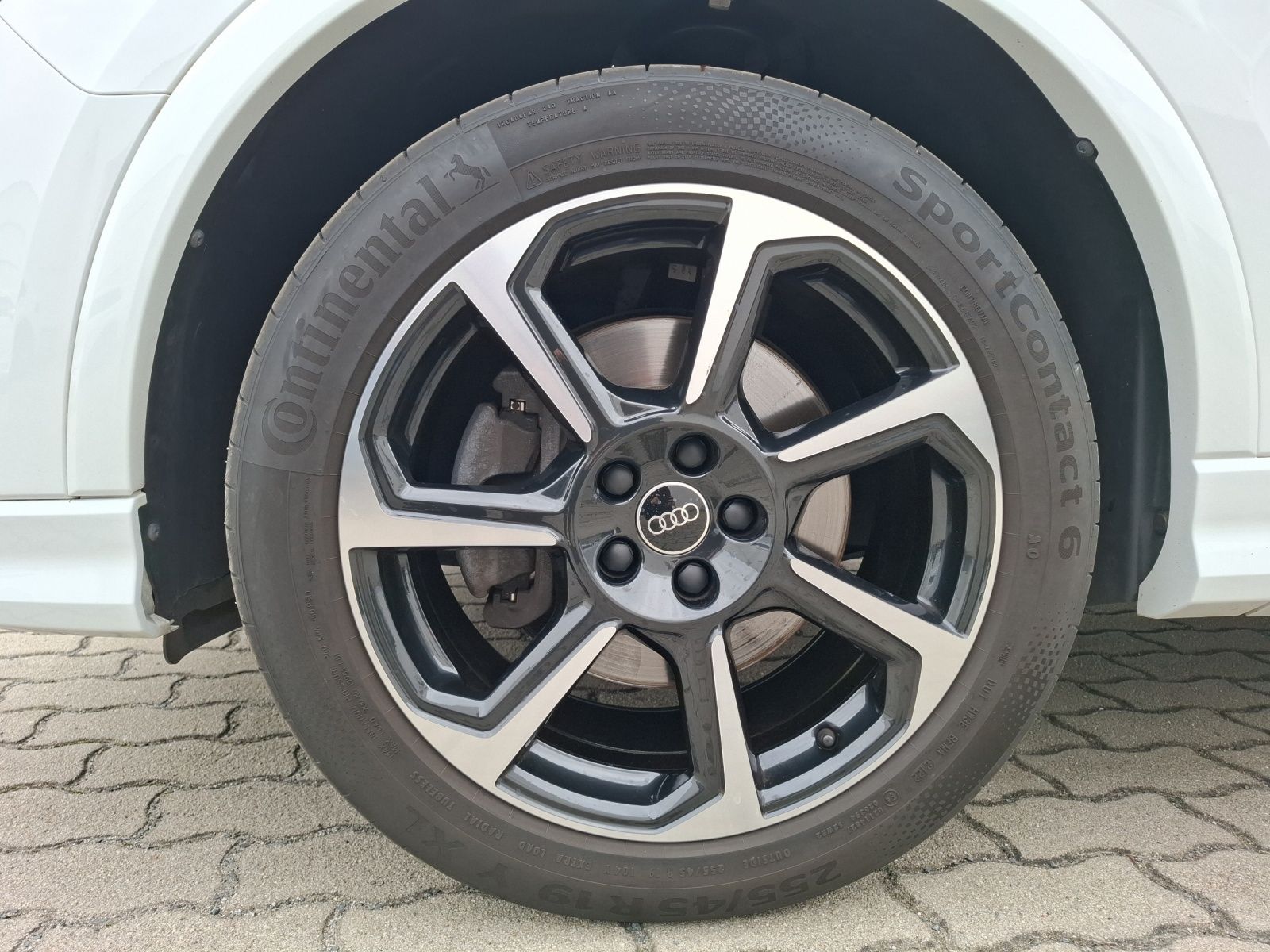 Fahrzeugabbildung Audi Q3 40 TDI quattro S-line S-tronic LED AHK Navi A
