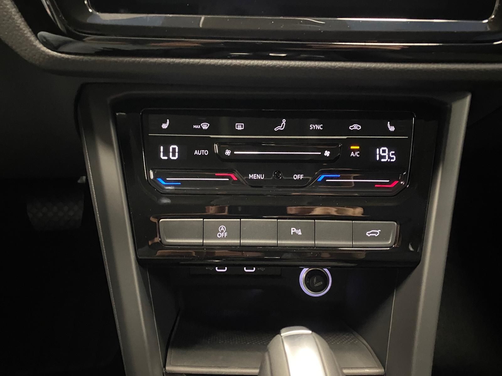 Fahrzeugabbildung Volkswagen Touran 1.5 TSI Comfortline+MATRIX+ACC+TOTWINKEL+