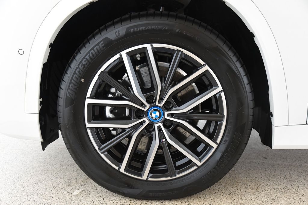 BMW iX1