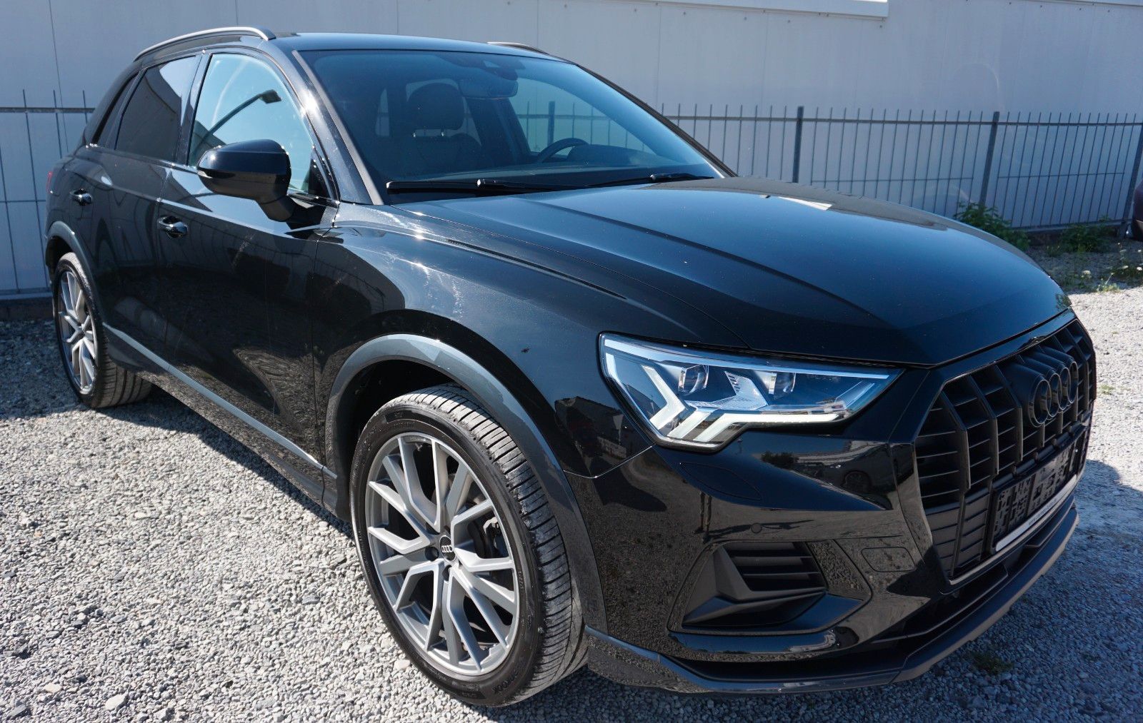 Fahrzeugabbildung Audi Q3 35 TFSI S Line Black Paket,LED,Navi,ACC,AHK
