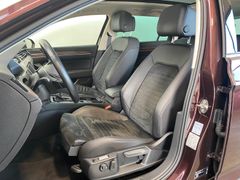 Fahrzeugabbildung Volkswagen Passat Variant 2.0 TDI DSG HUD Pano 360° LED ACC