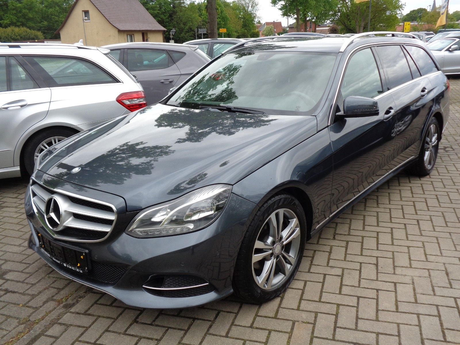 MERCEDES-BENZ E 200