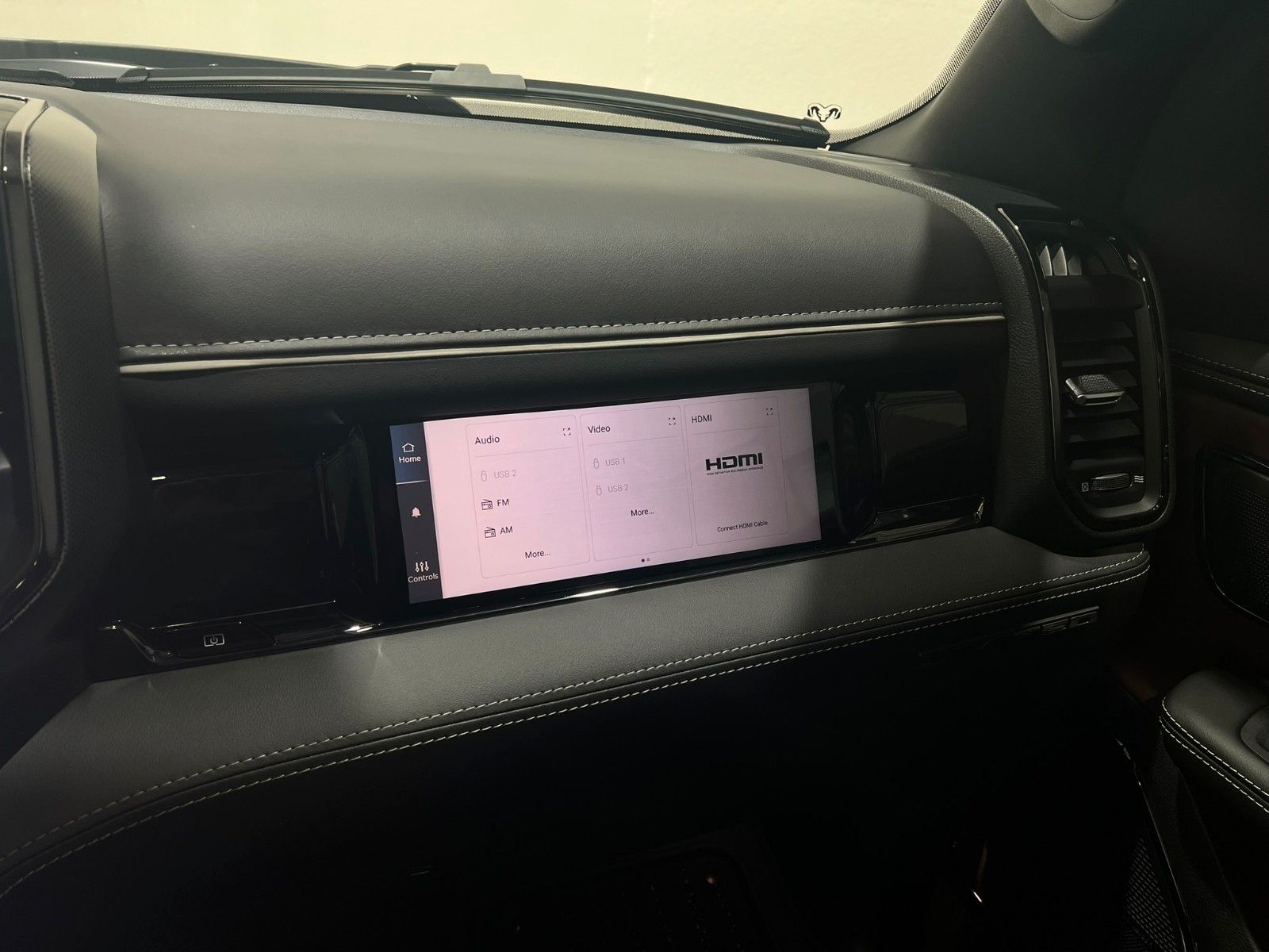 Fahrzeugabbildung Dodge RAM 1500 Limited Night MY25 *Ebony Red seats*