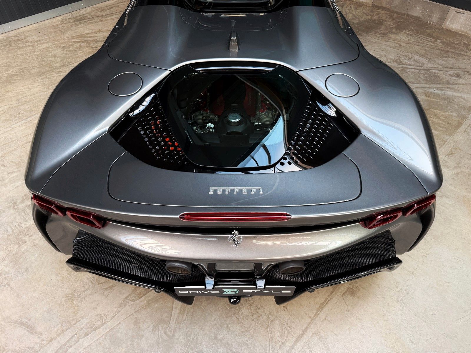 Fahrzeugabbildung Ferrari SF90 + Grigio Ferro + 2.257 km + Lift + Daytona