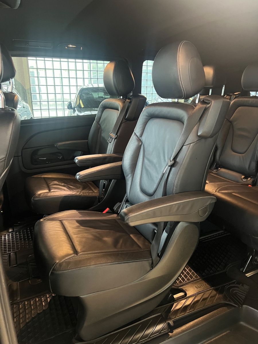 Fahrzeugabbildung Mercedes-Benz V 250 d EDITION AMG LINE kompakt *7.SITZER*