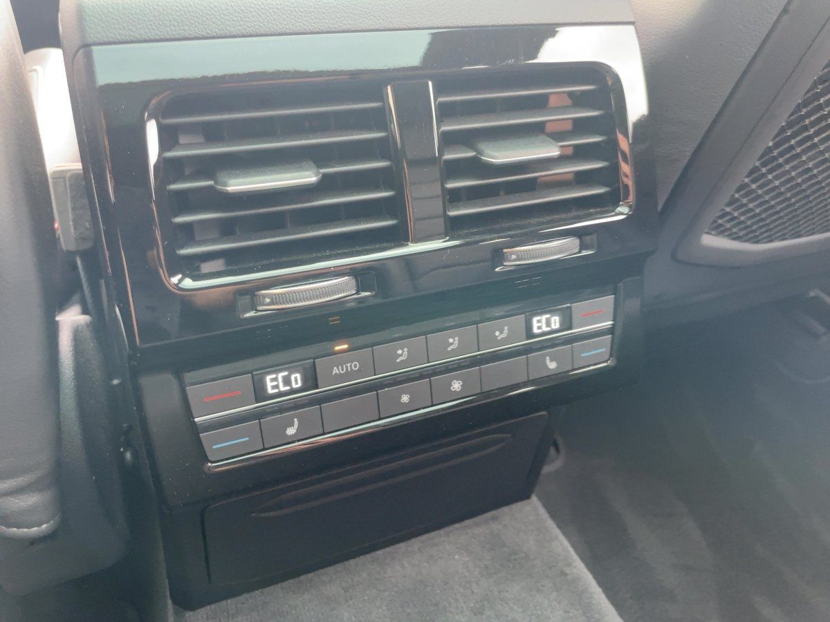 Volkswagen Touareg Elegance 3.0 TDI 4Motion MATRIX AHK PANO foto 22