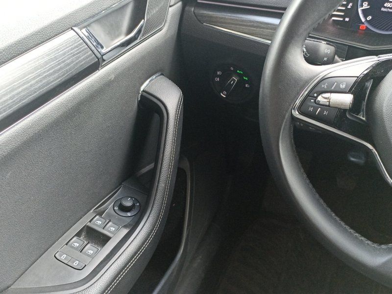 Fahrzeugansicht 10 Fahrzeugabbildung SKODA Superb Combi 2.0 TDI Style ACC+NAVI+WINTER-PAK.