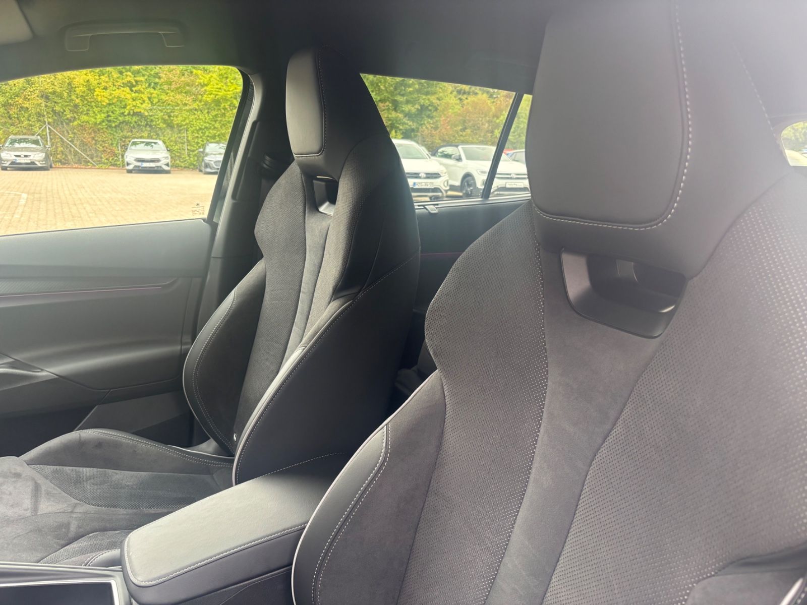 Fahrzeugabbildung SKODA Enyaq 85 Sportline Kam Navi