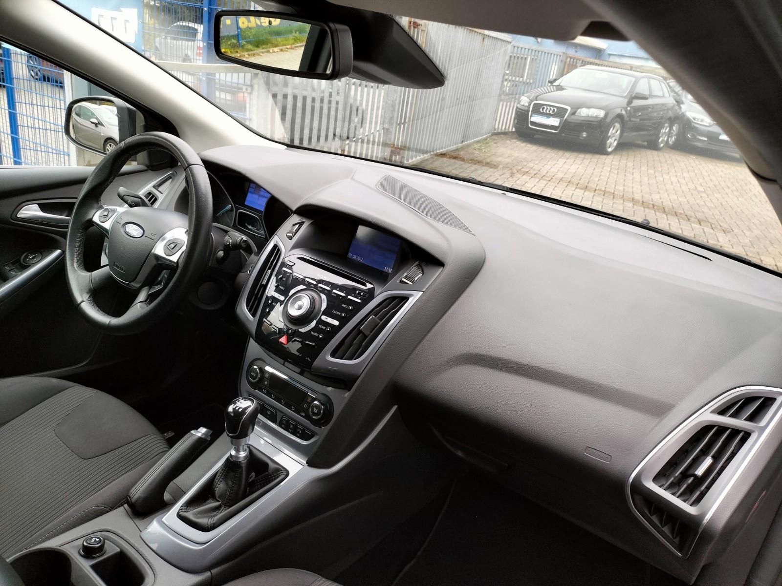 Ford Focus 2012 — photo 8