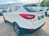 Hyundai ix35 2.0 CRDi FIFA World Cup EDITION Gold 4WD - Hyundai ix35: Allradantrieb, 2.0