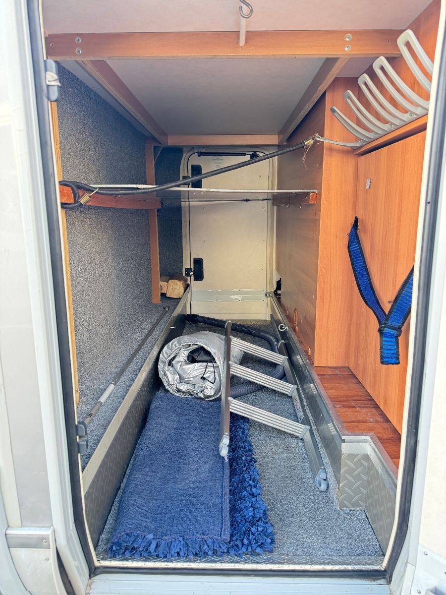 Fahrzeugabbildung HYMER / ERIBA / HYMERCAR Van 512 SILVERLINE FORD TRANSIT SOLAR TV KAMERA