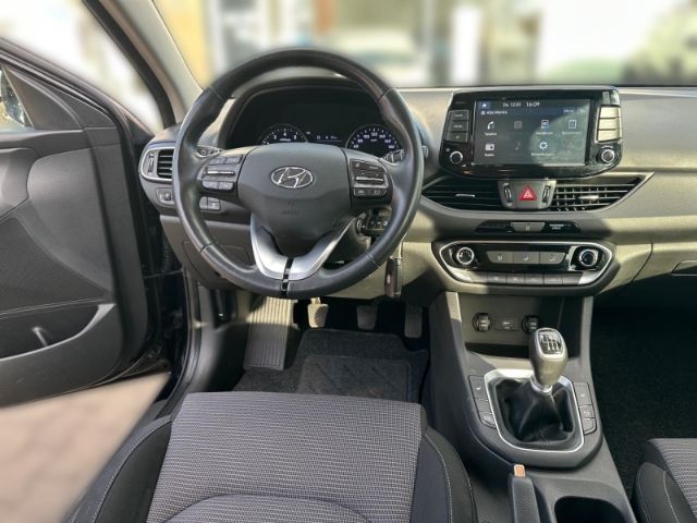 Fahrzeugabbildung Hyundai i30 cw Select Mild-Hybrid Klima,Sitzheiz,RFK,PDC