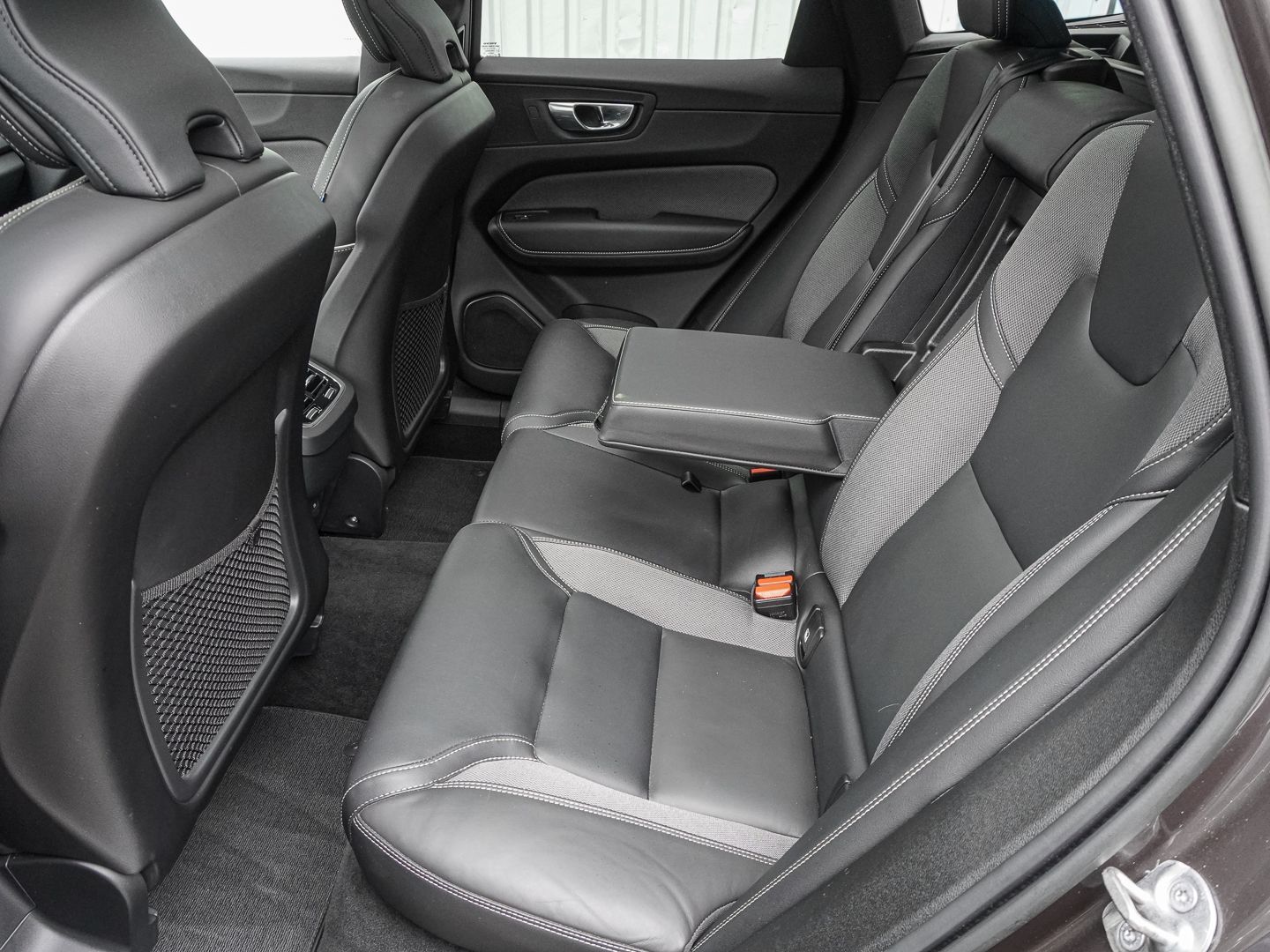 Volvo XC60 R Design AWD B4 Diesel EU6d AHK El. Panodac foto 16