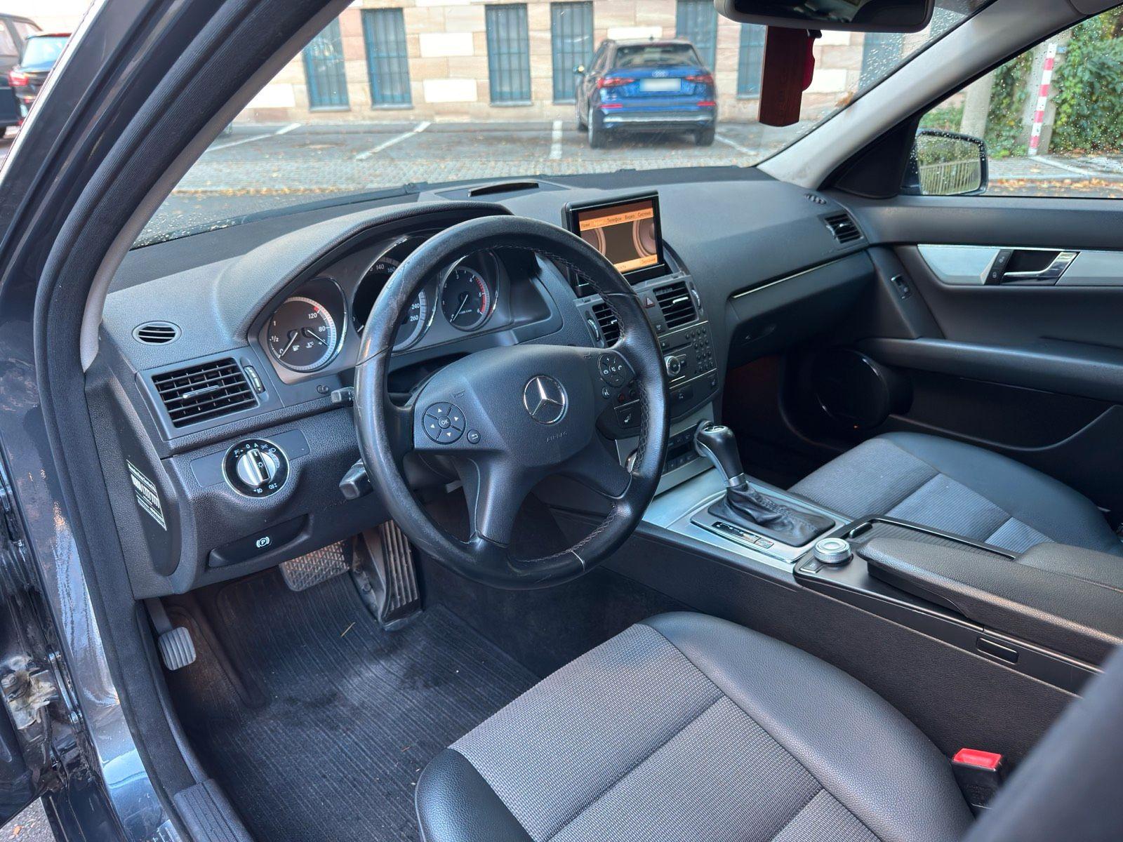 Mercedes-Benz C250 2010 — photo 8