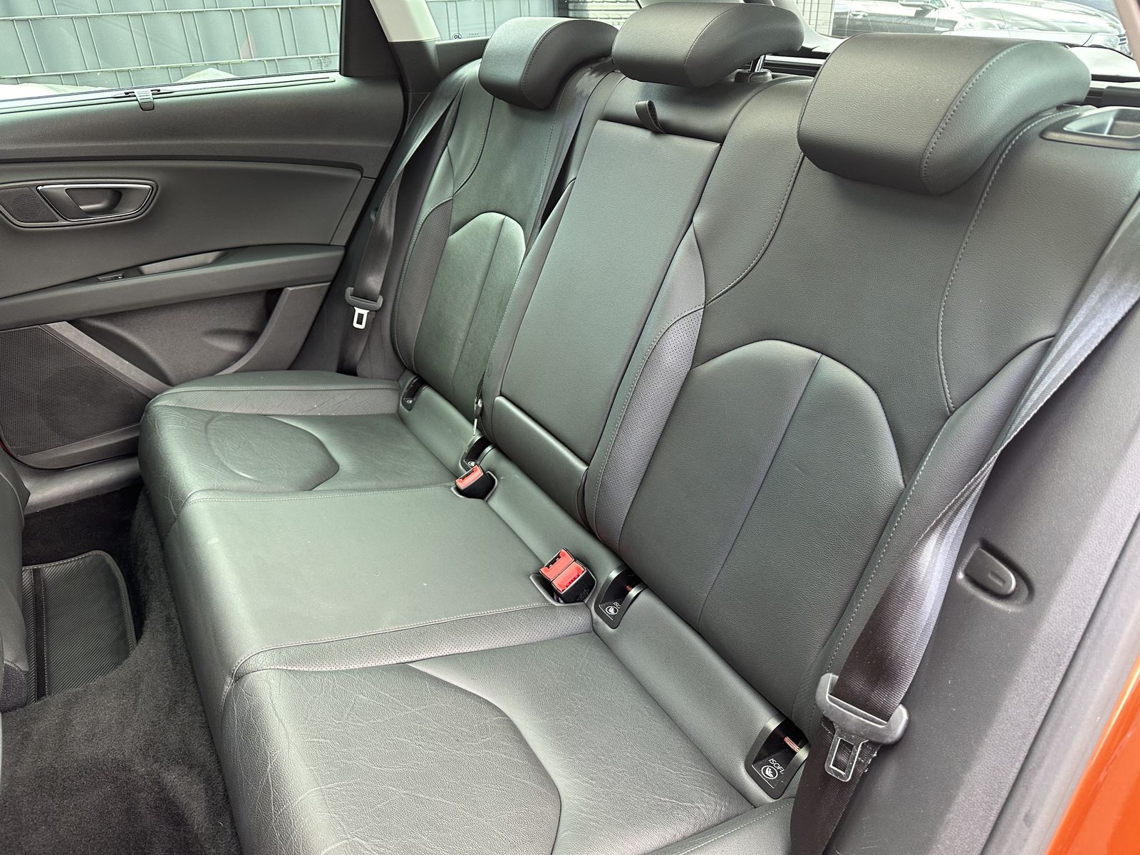 Fahrzeugabbildung SEAT Leon ST 2.0 TSI Xcellence NAV+LED+PANO+KAM+AHK+V