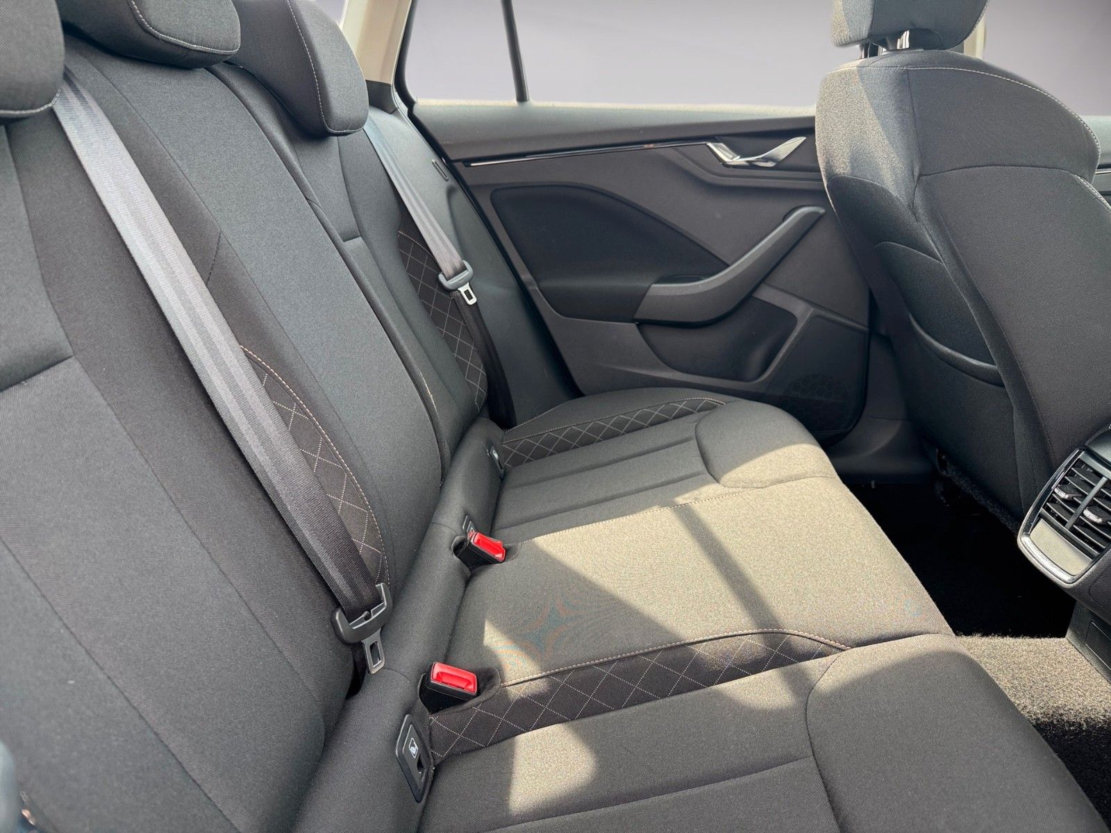 Fahrzeugabbildung SKODA Kamiq Ambition 1.5 TSI