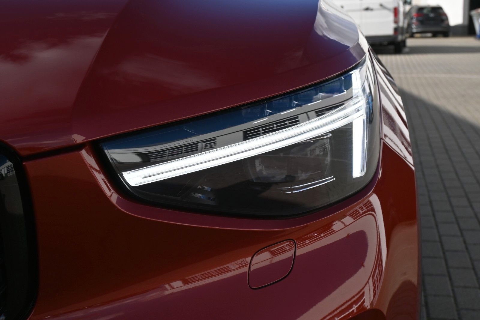 Fahrzeugabbildung Volvo XC40 B3 DKG Plus Dark*Pixel*FSHZG*360°*ACC*AHK